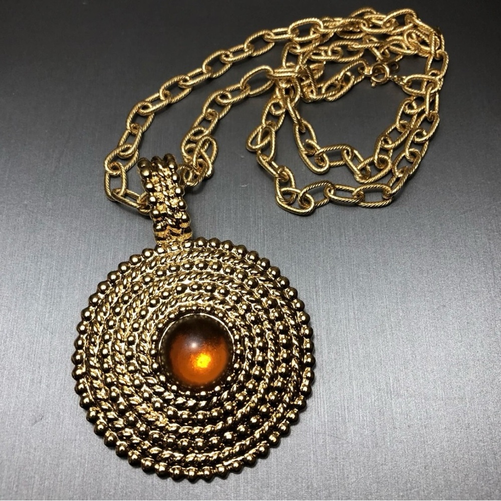 VTG Modern Avon Medallion Necklace - Picture 8 of 15